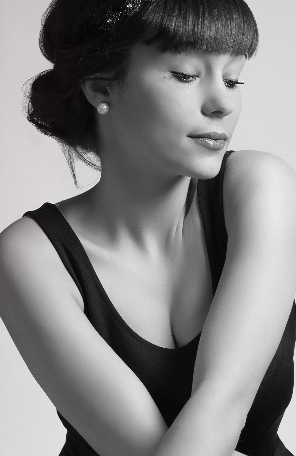 portrait en noir et blanc pris par inside 40mm dans le studio photo à Langon